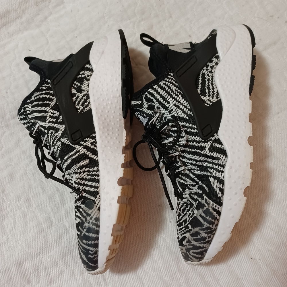 Nike Air Hurache Run Ultra Sneakers Women's 8 - image 2